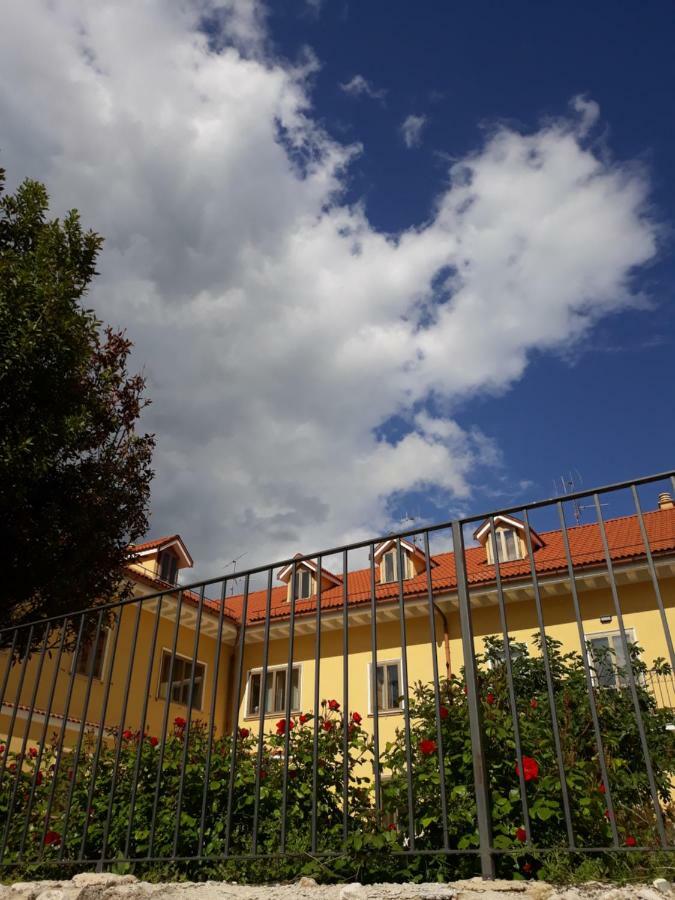 Villa Immersa Nel Verde 라킬라 외부 사진